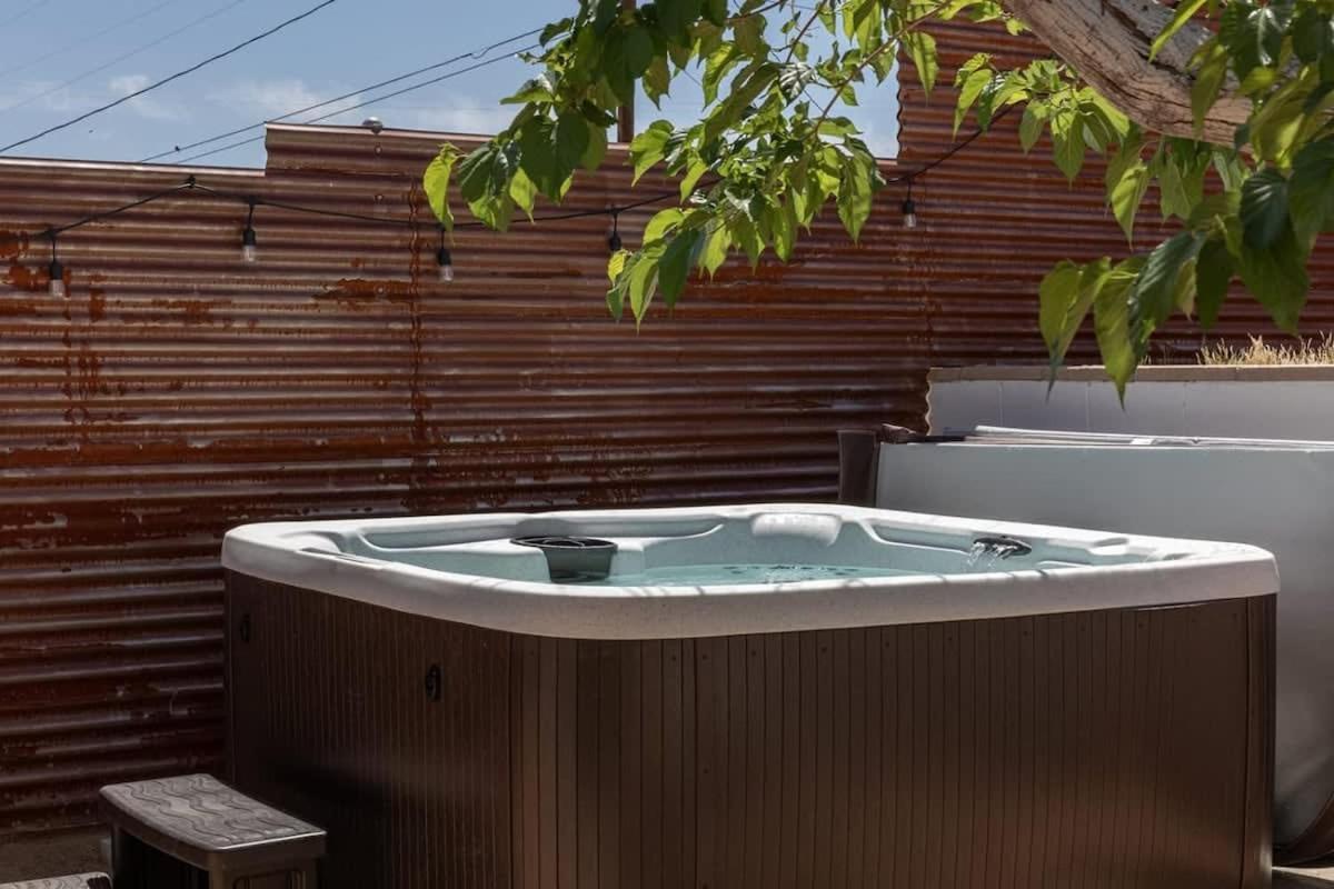 Joshua Tree - Le Tout Petit W Hot Tub ภายนอก รูปภาพ